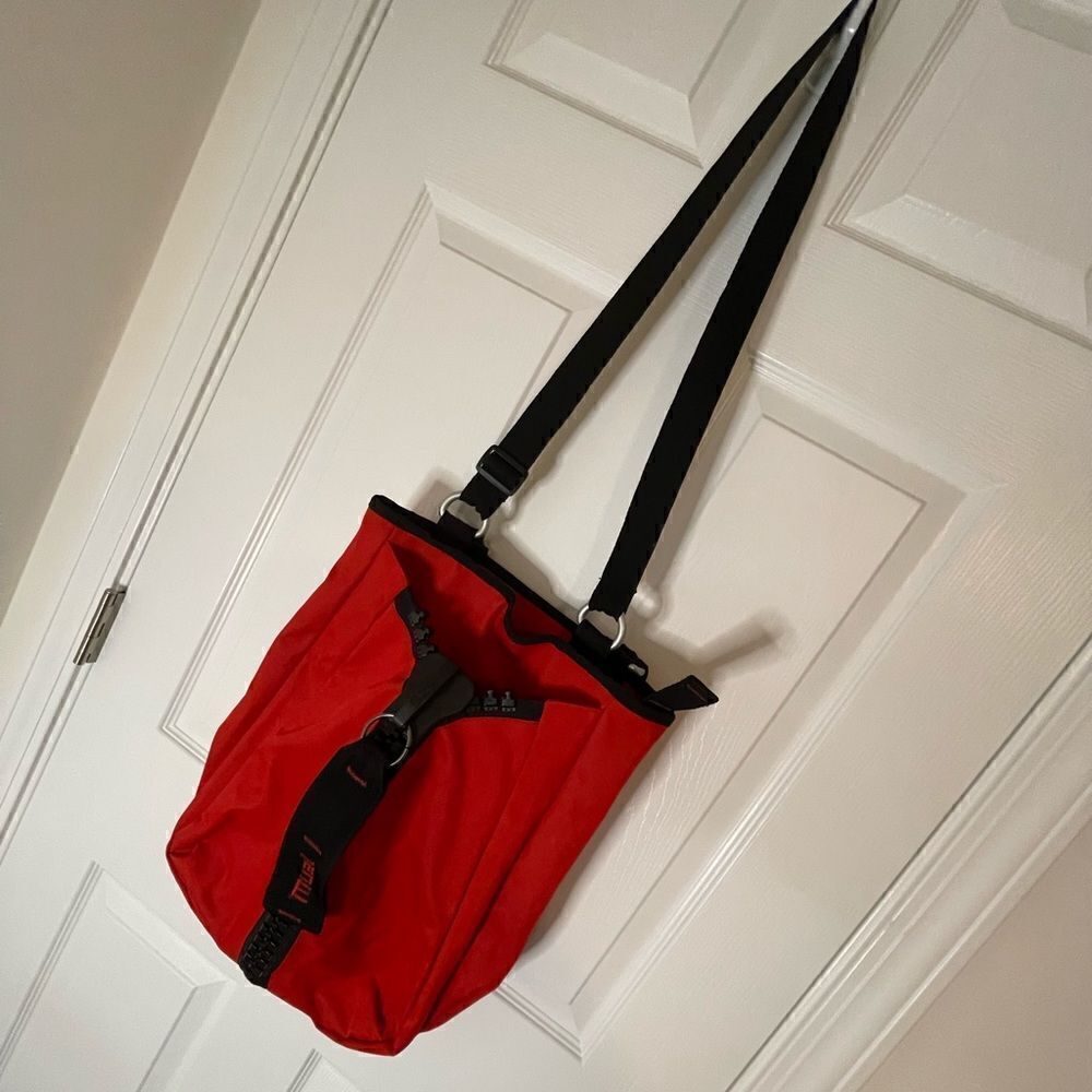 Jumbo zipper messenger bag red nylon.